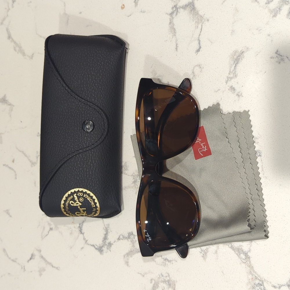 Ray-Ban RB4184 sunglasses